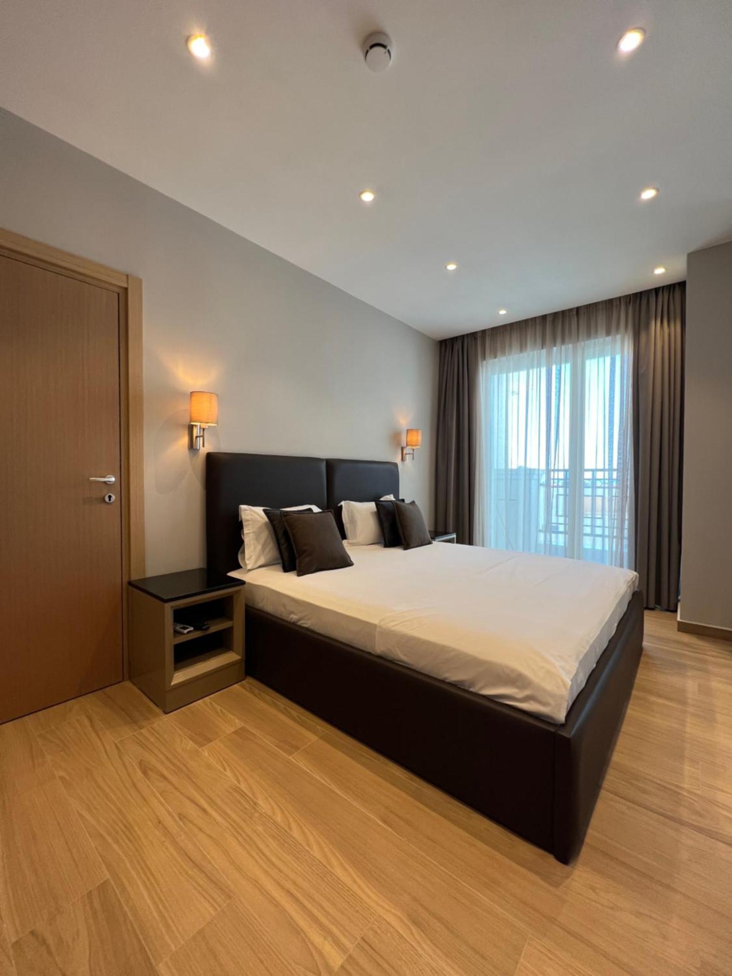 Coastline Luxury Apart Hotel Golem  Buitenkant foto