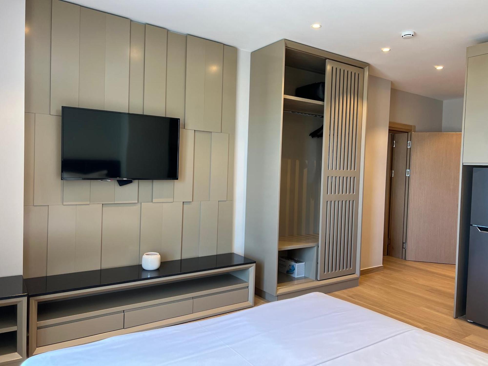 Coastline Luxury Apart Hotel Golem  Buitenkant foto
