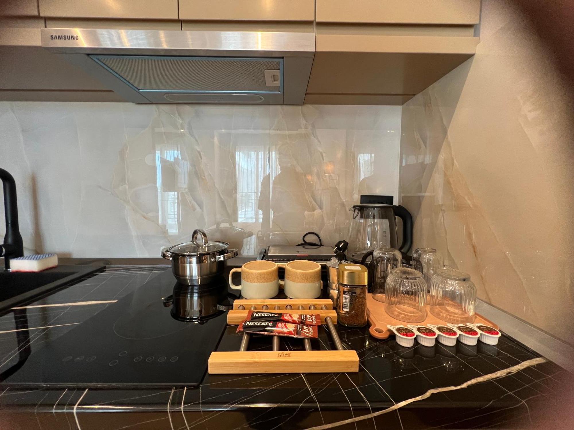 Coastline Luxury Apart Hotel Golem  Buitenkant foto