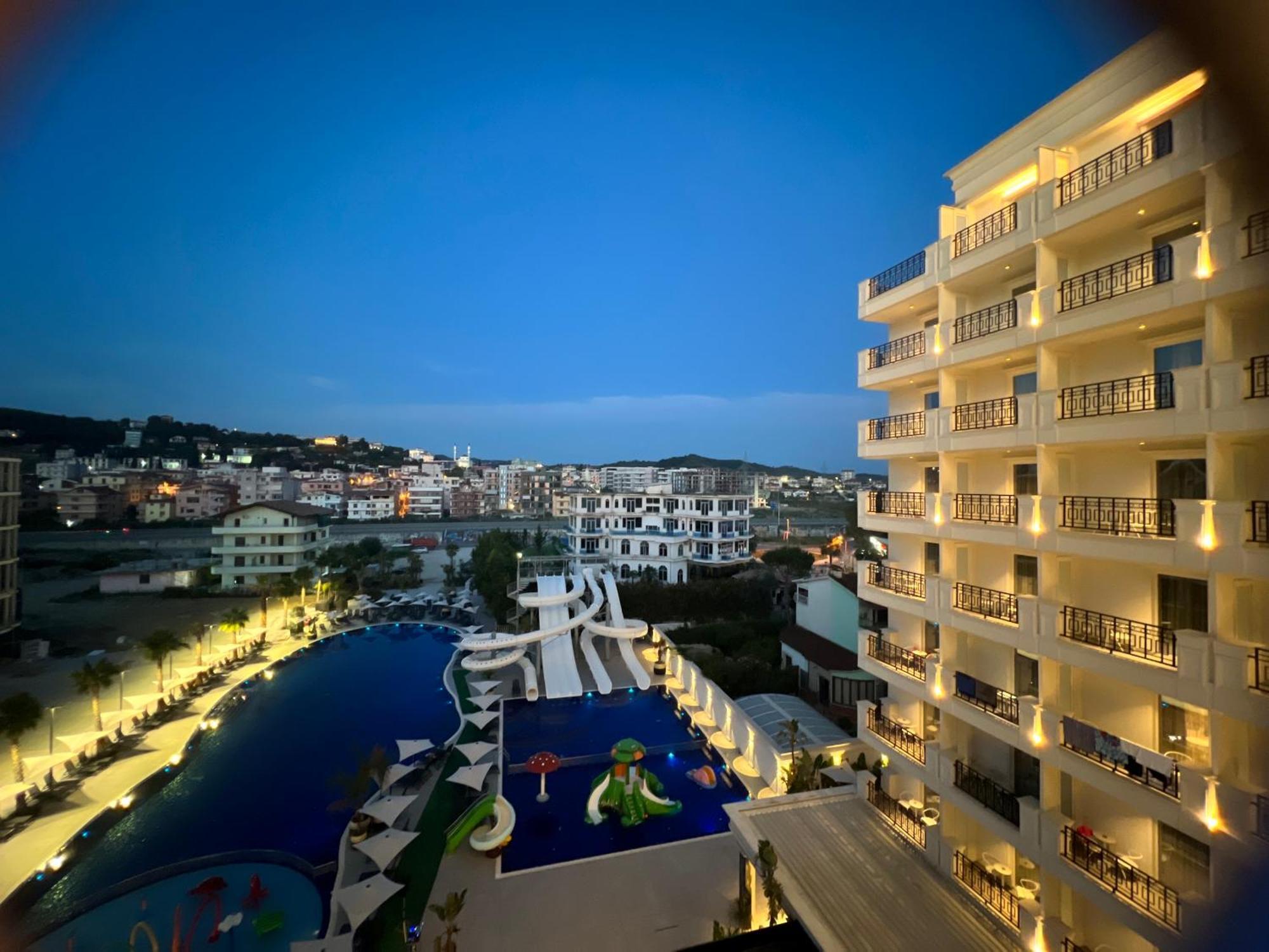 Coastline Luxury Apart Hotel Golem  Buitenkant foto