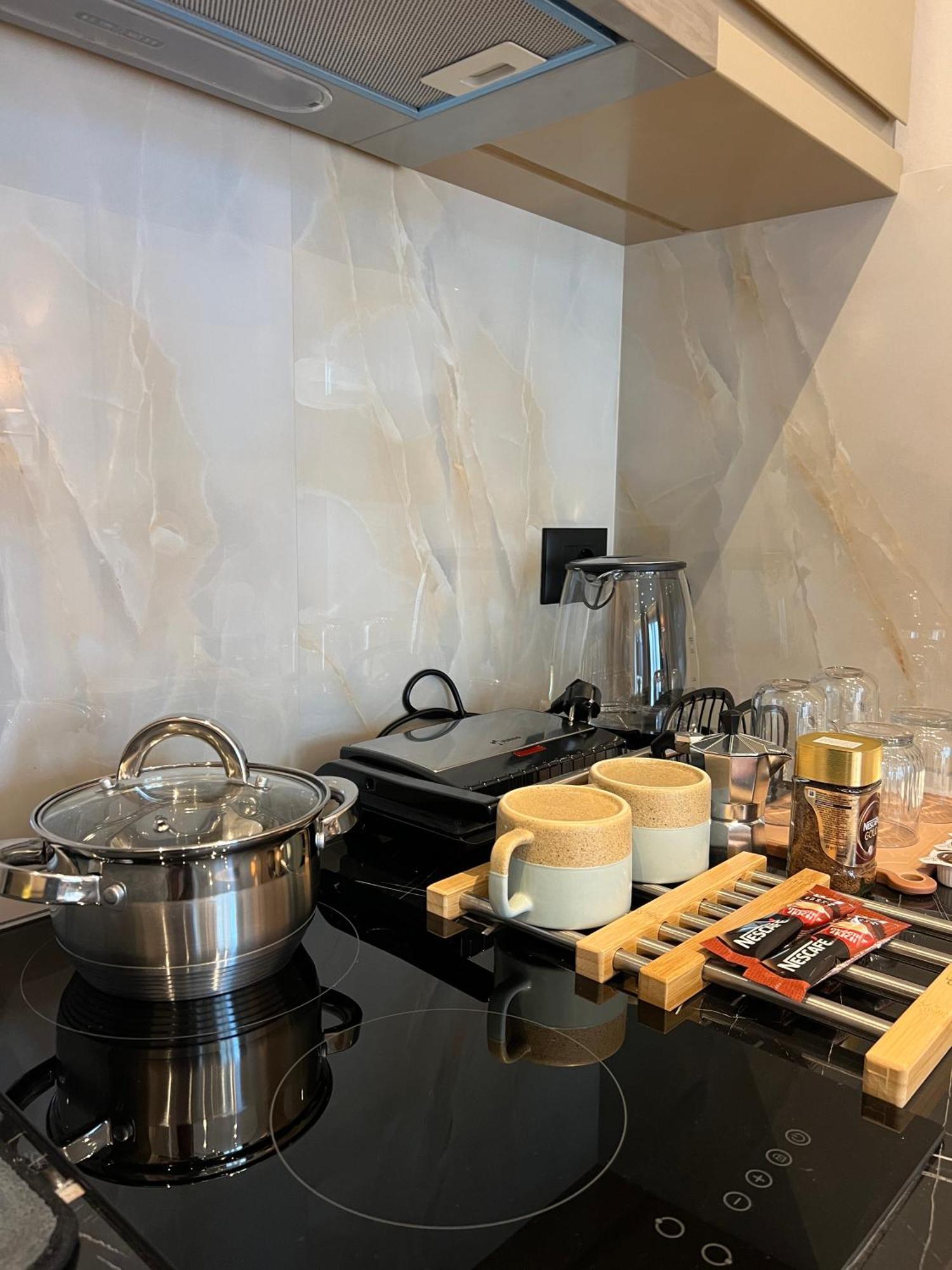 Coastline Luxury Apart Hotel Golem  Buitenkant foto