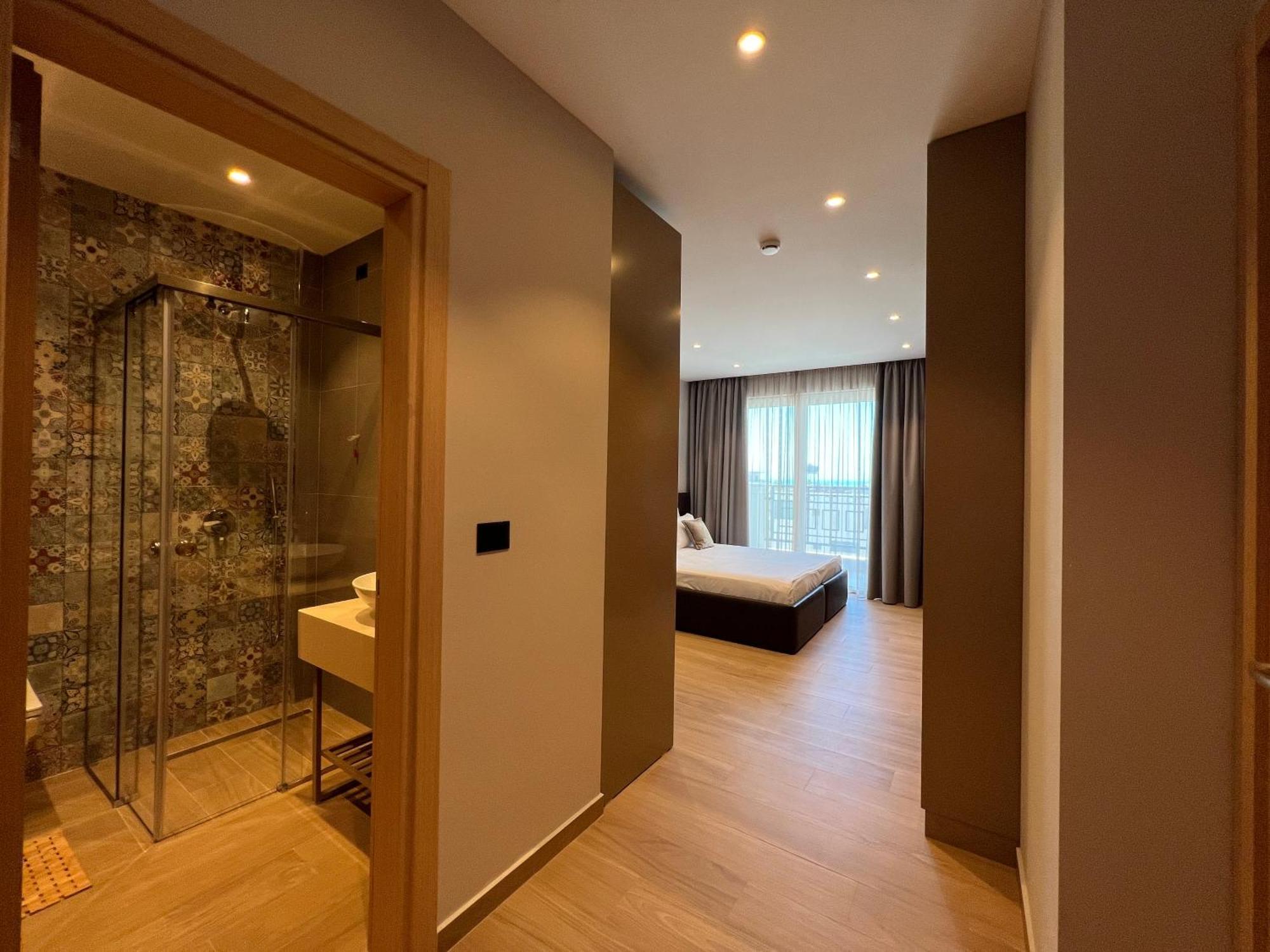 Coastline Luxury Apart Hotel Golem  Buitenkant foto