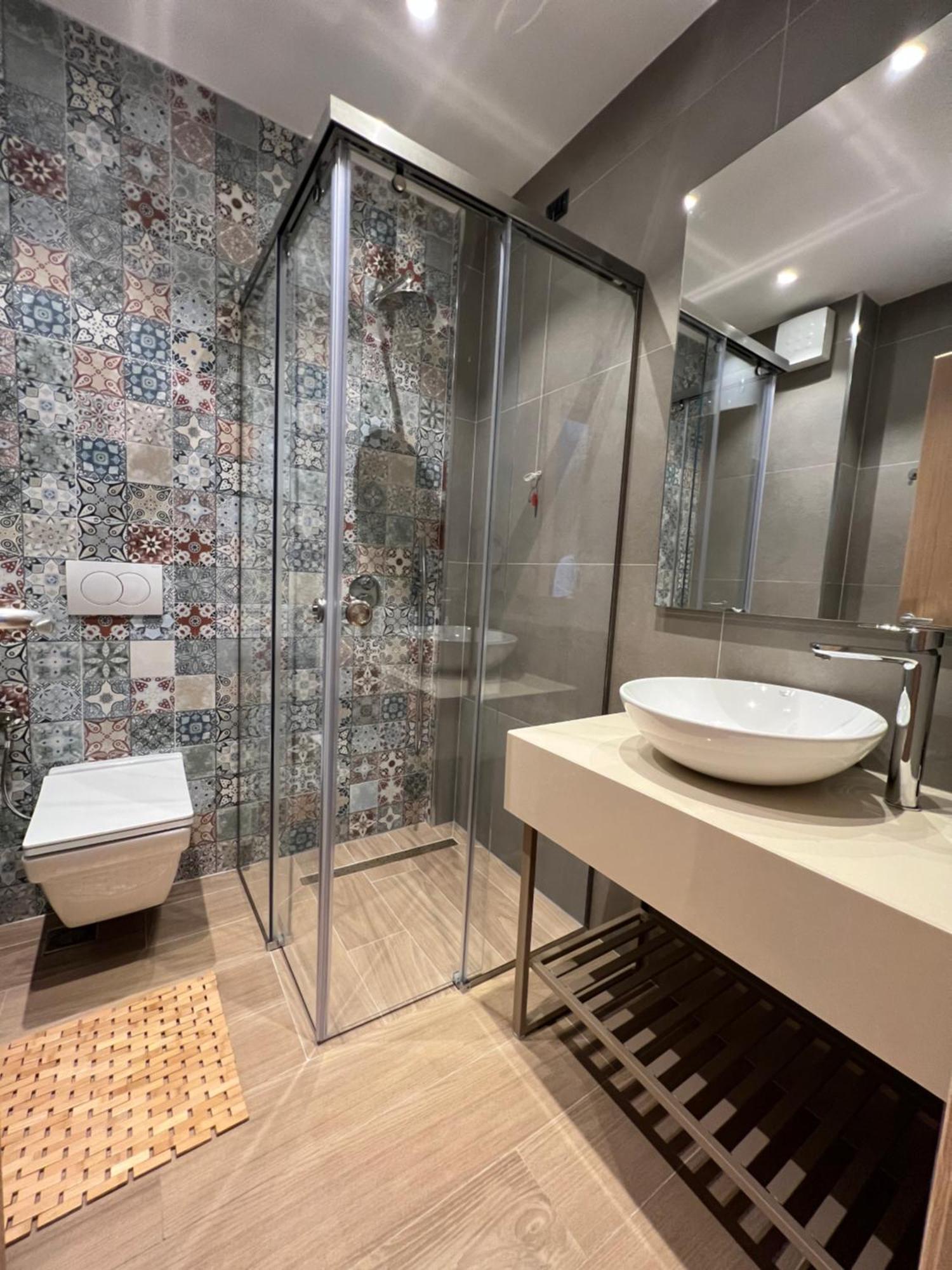 Coastline Luxury Apart Hotel Golem  Buitenkant foto