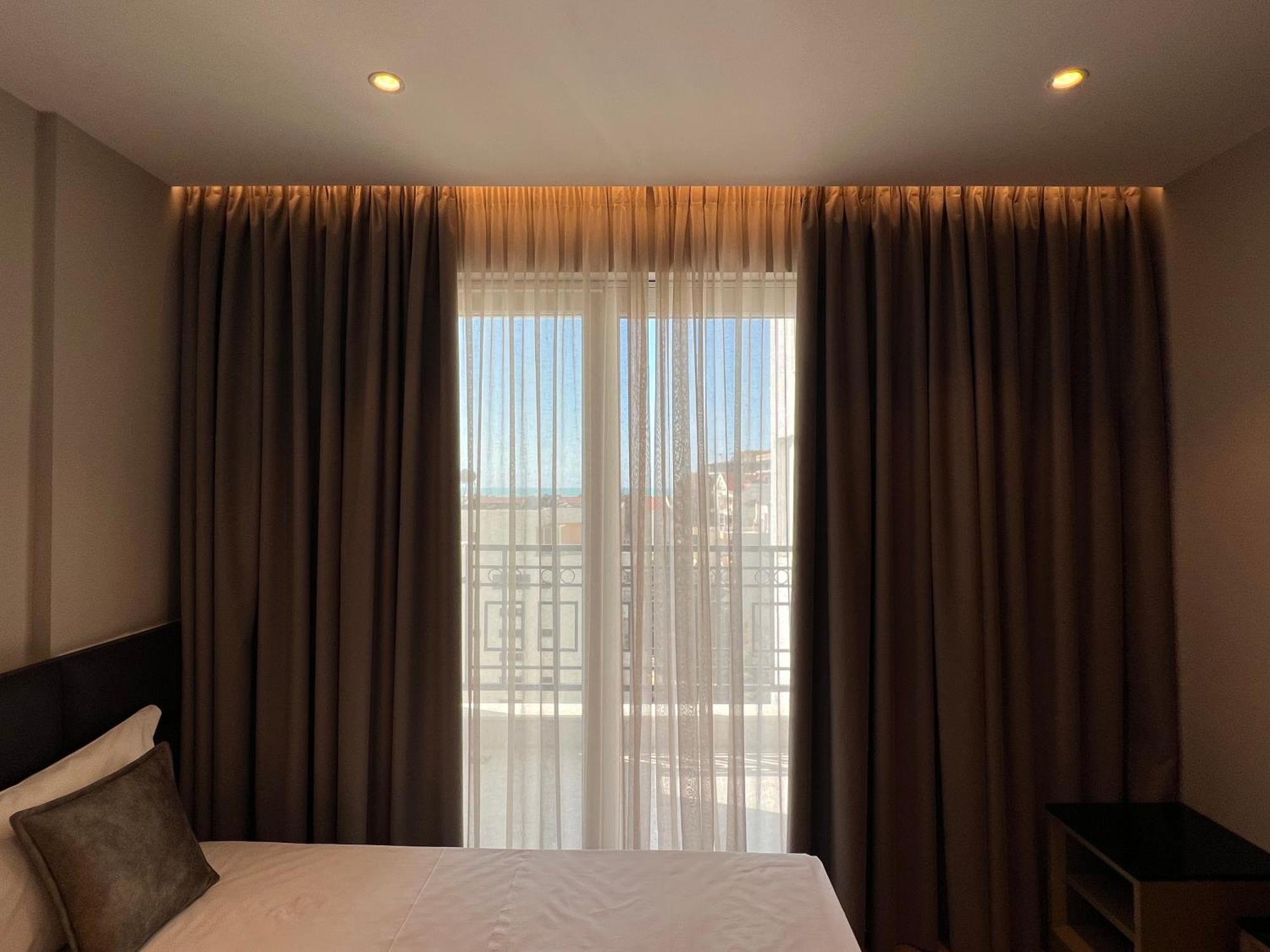 Coastline Luxury Apart Hotel Golem  Buitenkant foto