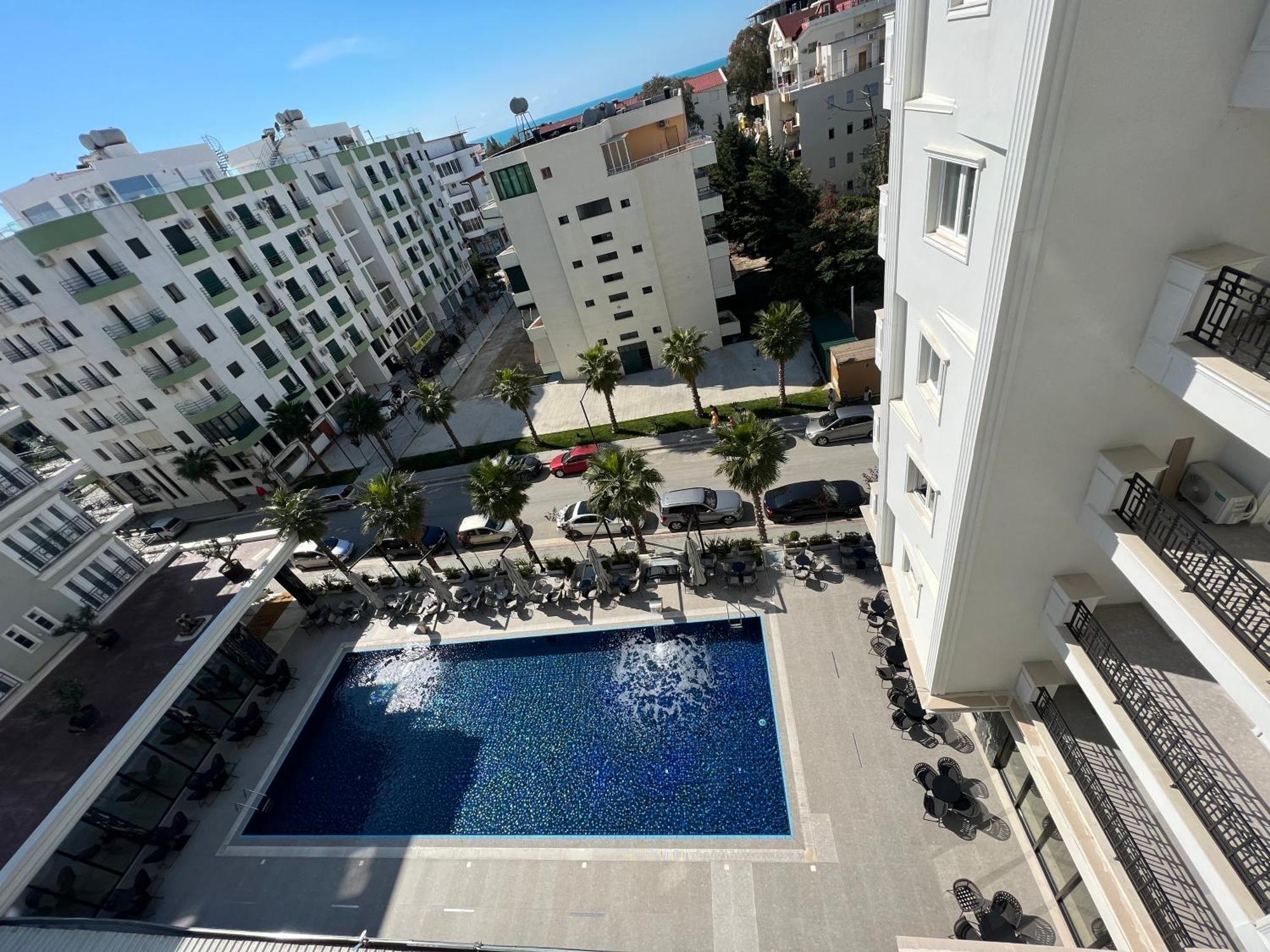 Coastline Luxury Apart Hotel Golem  Buitenkant foto