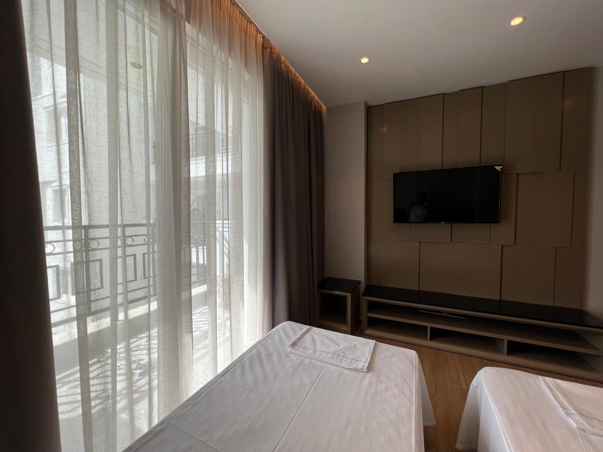 Coastline Luxury Apart Hotel Golem  Buitenkant foto